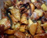 Hình bước làm 3 của món Thịt kho nấm đùi gà, tiêu xanh