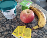 Foto del paso 1 de la receta: Postre express de yogur, manzana y banana, apto diabéticos