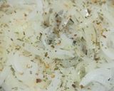 Foto del paso 1 de la receta: Quesadillas de repollo y cebolla