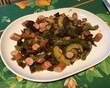 Une image de l'étape 16 de Saucisses fumées aux poivrons verts, tomates séchées et courgette.