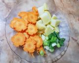 Foto langkah ke 1 dari resep Soup Daging Sapi Praktis.