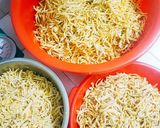 Hình bước làm 1 của món Khô gà lá chanh