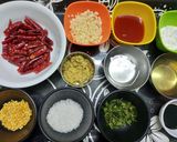 A picture of step 1 of Schezwan Chutney.