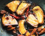 Hình bước làm 5 của món Cá Bớp Kho Ba Chỉ