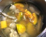 Hình bước làm 2 của món Canh gà bí đỏ