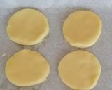 Foto del passaggio 2 della ricetta Crostatine di frolla al limone e confettura di visciole