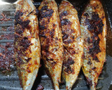 Foto langkah ke 3 dari resep Ikan Kembung Bakar Pedas Manis.