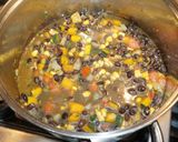 Foto del paso 4 de la receta: Sopa de porotos negros con zapallo y salchichón kielbasa