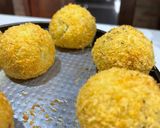 Foto del paso 4 de la receta: Bombas de papa 💣🥔 rellenas de jamón y queso