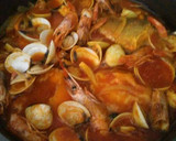 Foto del paso 5 de la receta: Merluza con salsa de langostinos mejillones y almejas