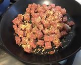 Une image de l'étape 2 de Bœuf en gelée aux champignons de paris et tomate.