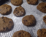 Foto del paso 1 de la receta: Galletitas de harina de garbanzo con chips 🍫🍪