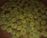 Foto del paso 2 de la receta: Cappelletti con prosciutto crudo (pasta rellena)