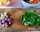 Foto langkah ke 2 dari resep Sayur Sop dan Perkedel Kentang.