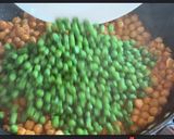 Foto del paso 3 de la receta Garbanzos con guisantes y huevo