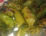 Foto langkah ke 5 dari resep Lemper Bunga Telang isi Ayam.