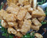 Foto langkah ke 4 dari resep Tumis Tempe Kacang Panjang.