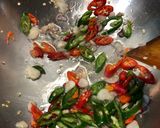 Foto langkah ke 2 dari resep Cumi cabe hijau.