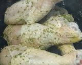 Foto del paso 3 de la receta: Patitas de pollo al horno con ensalada rusa