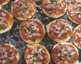 صورة لخطوة 5 من وصفة ميني بيتزا 🍕