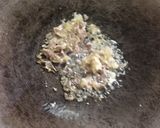 รูปขั้นตอนการทำที่ 2 ของ “ปลาหมึกผัดไข่เค็ม”