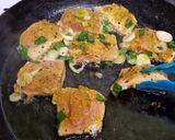 A picture of step 8 of Pan fried salmon with green beans and sauce.