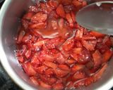 Foto langkah ke 3 dari resep No bake strawberry cheesecake.