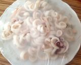 Foto del passaggio 5 della ricetta Paccheri con crema di zucchine, calamari e melanzane fritte