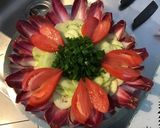 Une image de l'étape 6 de Salade d endives rouges,concombre noa,tomate cœur de bœuf et oignon cebette.