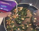 รูปขั้นตอนการทำที่ 2 ของ Creamy mushroom & spinach with pork ball (keto)