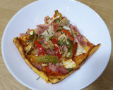 Foto del paso 6 de la receta: Pizza con masa de coliflor de salchichas y queso