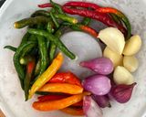 Foto langkah ke 1 dari resep Ikan Pindang Chili Padi tanpa Asem Jawa #resepsederhana #TiketGAS2025.