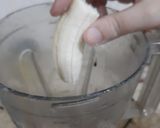 A picture of step 1 of Pineapple banana drinks.