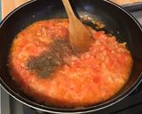 Une image de l'étape 7 de Sauce tomate à l'ail, oignon, herbes aromatiques et vin rouge.