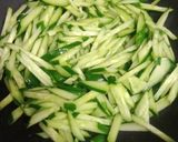 小黃瓜炒金針豆芽的食譜步驟3照片