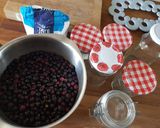 A picture of step 2 of Blackcurrant Jam.