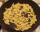 Une image de l'étape 4 de Spaetzles à la Carbonara.