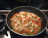 Foto del paso 3 de la receta: Tallarines con pollo y verduras