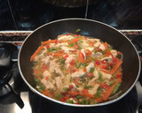Foto del paso 3 de la receta: Tallarines con pollo y verduras