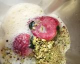 Une image de l'étape 3 de Milkshake fraises pistaches 🍓.