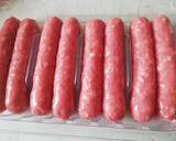 Foto del paso 1 de la receta: Longanizas encebolladas al vino blanco