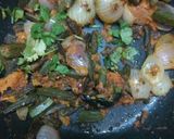A picture of step 5 of Bhindi do pyaza.