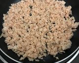Hình bước làm 4 của món Ruốc cá hồi cho bé ăn dặm