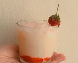 Foto langkah ke 6 dari resep 🍓Yakult Strawberry Milk🍓.