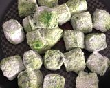 Une image de l'étape 4 de Cake salé à la feta et aux épinards.