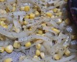 Foto del paso 2 de la receta: Empanadas de cebolla y choclo🌽