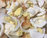 Foto del paso 3 de la receta: Tortilla de brócoli con base de papas, queso y huevo