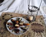 Stuffed figs and dates with cheese / nuts