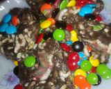 A picture of step 6 of Unique chocolate &marshmallow bars😋.
