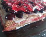 عکس مرحله 4 از دستور کیک یخچالی با تکه های میوه و ژله